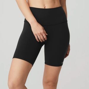 Alo Yoga High Waist 7 in bike shorts